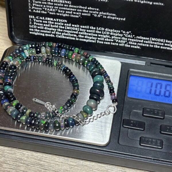 Collier opale noire · Éclat unique · Fermoir argenté