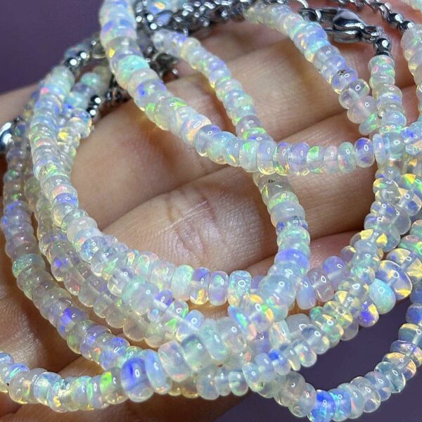 Bracelet opale bleue · Reflets multifeux · Fermoir argenté · Best seller