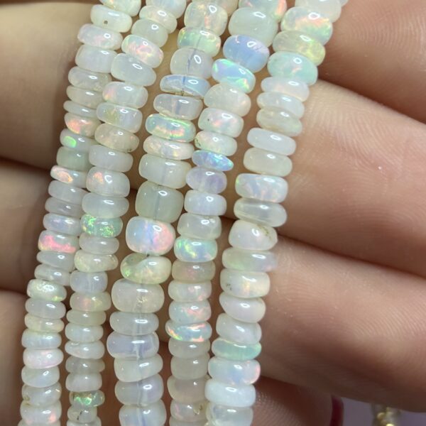 Fil de perles opale blanches semi-plates AAA