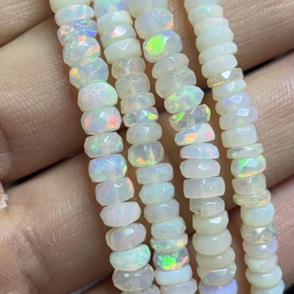 Fil de perles opale facettée AAA