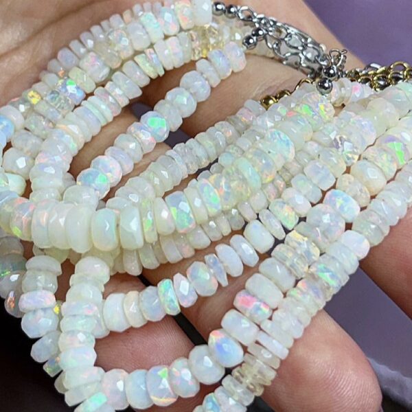 Bracelet opale blanche facettée · Pureté naturelle · Fermoir argenté